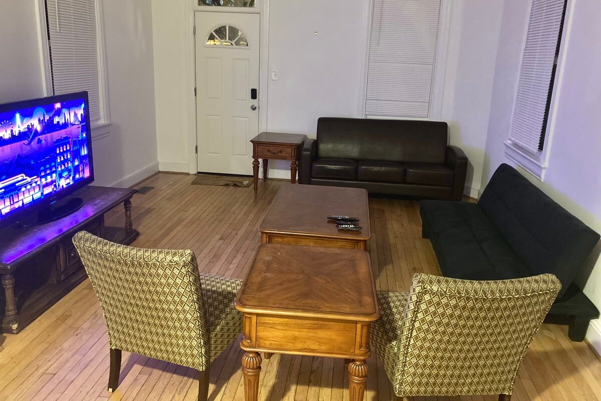 Beautiful and quiet house /3 Bedrooms 1.5 Baths gallery image 3