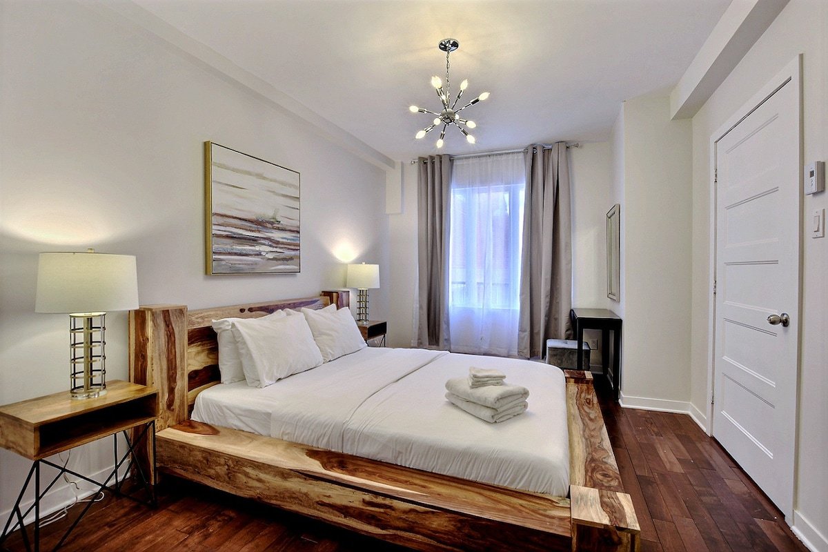 5BDR Loft Downtown w/ Private Rooftop Deck gallery image 5