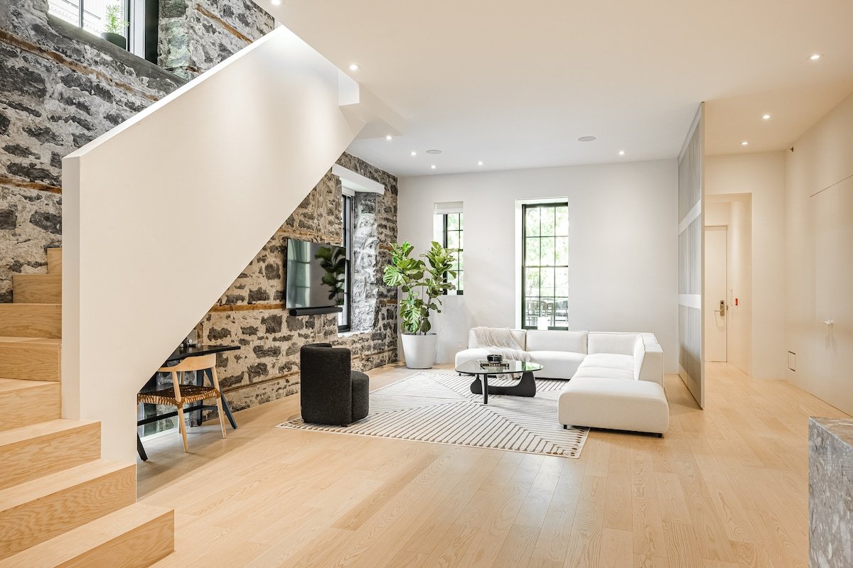 Maison Mont – 4BR Townhouse + Private Terrace gallery image 4