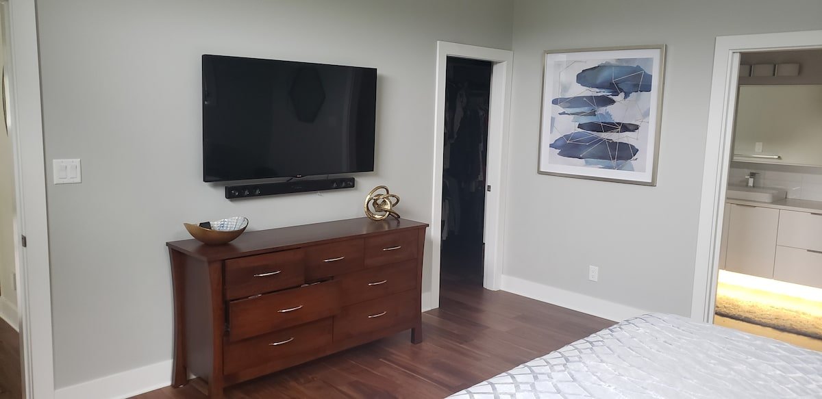 Modern Bear Mountain Getaway gallery image 5