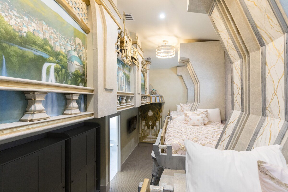 Eagle Cove: Bowling, Golf Sim, Sauna, Theater gallery image 2