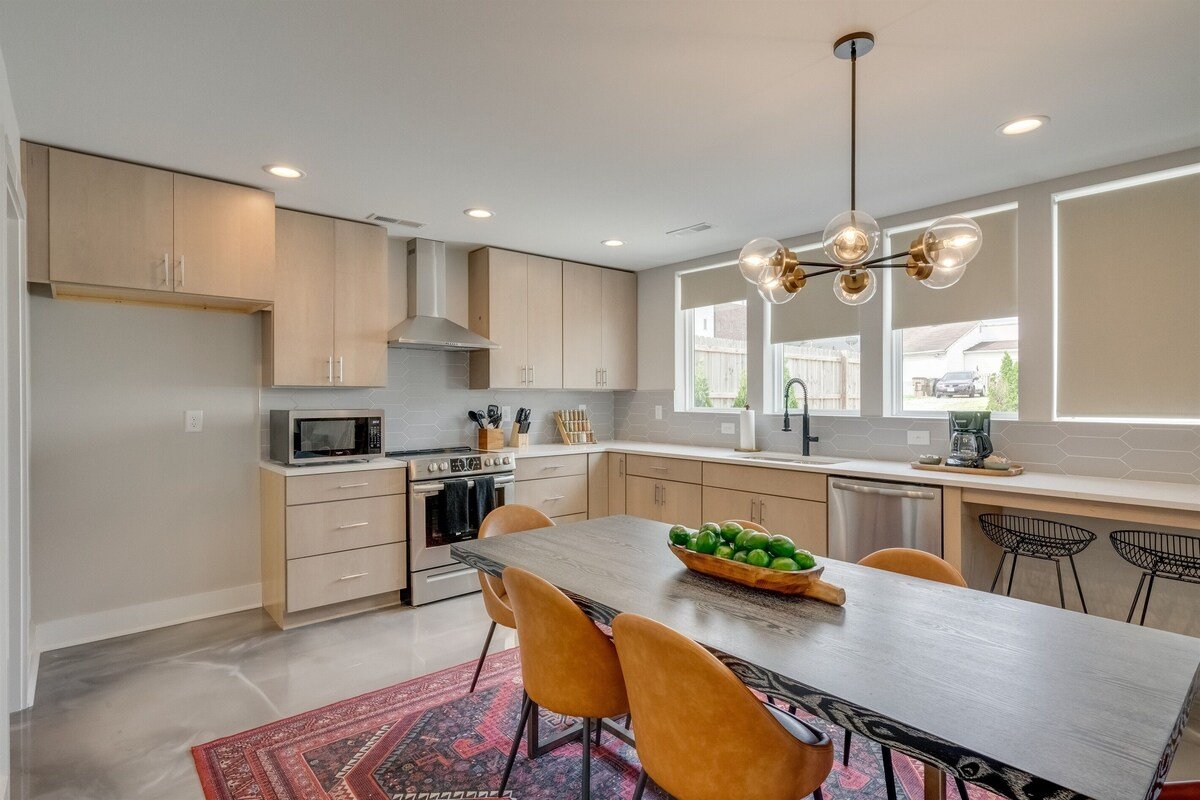 Rooftop Cocktail Bar & Fire Pit-Perfect For Summer gallery image 5