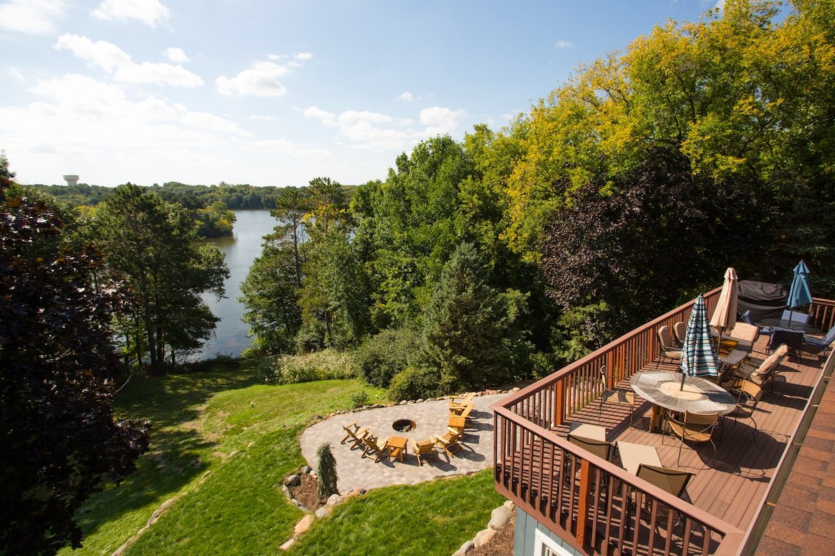 Eagle’s Nest – Lake Home with Hot Tub and Fire Pit gallery image 2