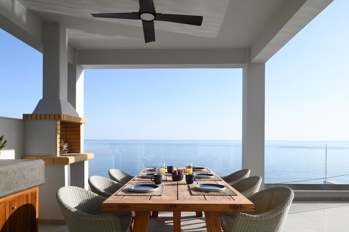 Rozites Luxury Beachfront Villa, By Hellocrete gallery image 4