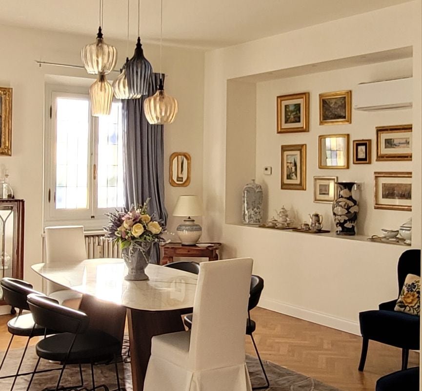 Elegant apartment Duomo view gallery image 5