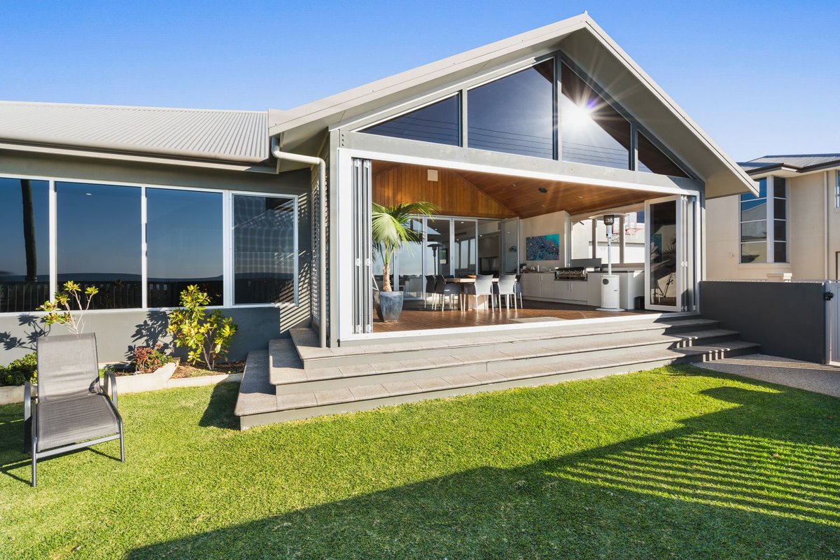 THE DECK HOUSE – Beautiful Busselton Beachfront