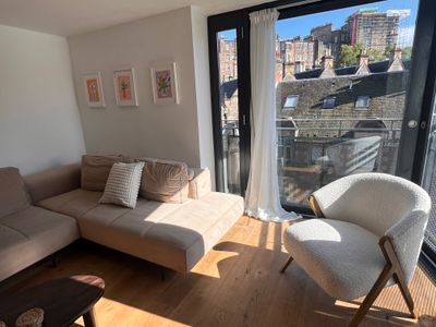 Beautiful 2 bed 2 bath Dean Village Home w Parking