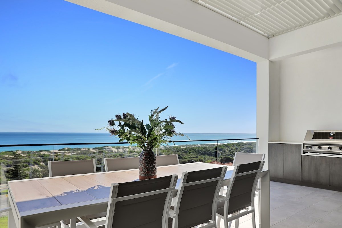 Ocean View Luxe Retreat-3 Storey-Infinity Pool gallery image 4