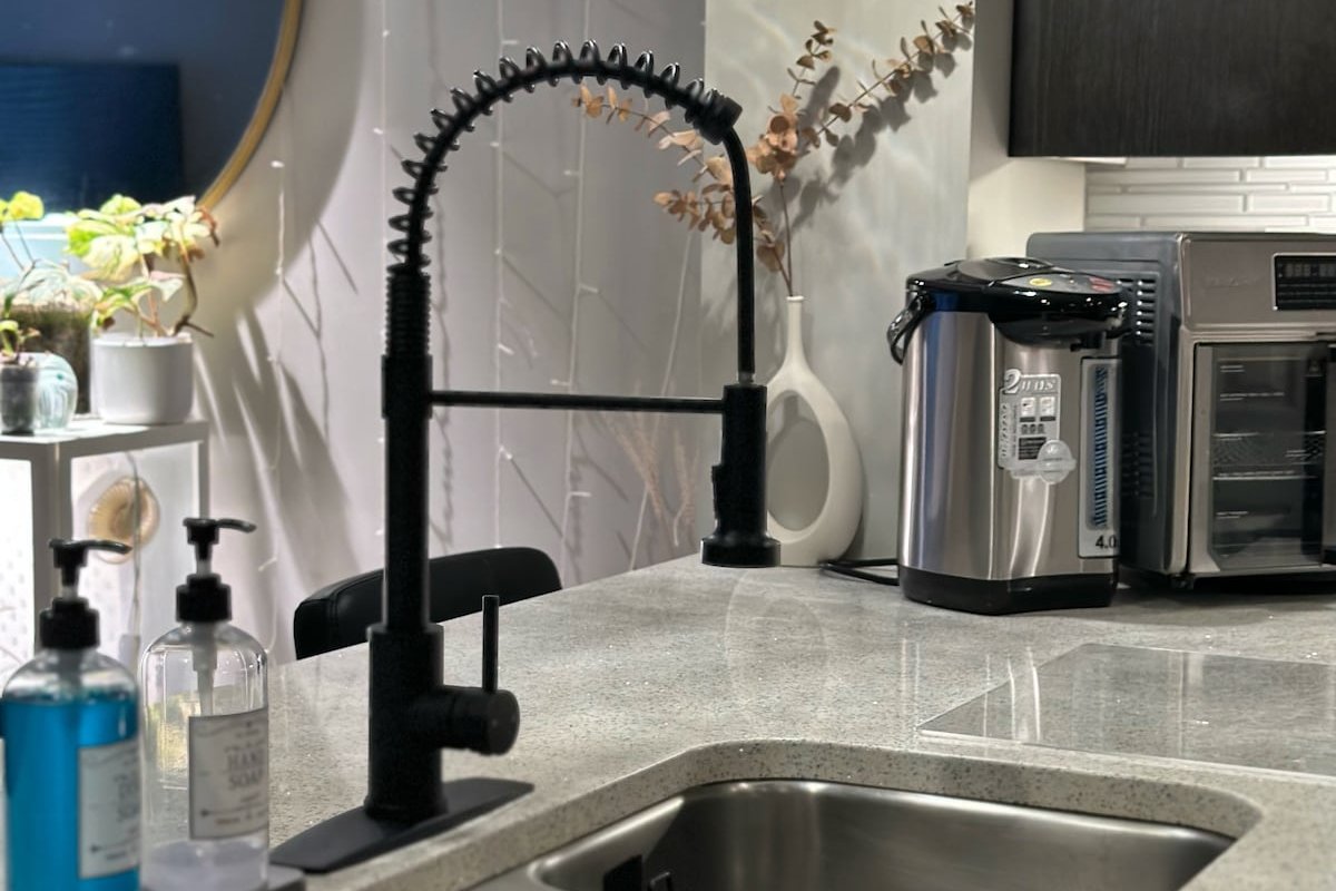 Modern 4BED Home in Kanata gallery image 4