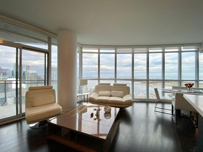Panoramic Bright Lakeview Condo Free Parking