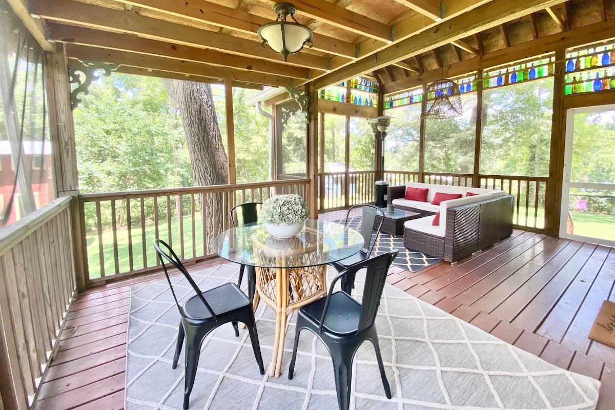 5 bedrooms, Historic home, Fire pit, Dog Friendly gallery image 5