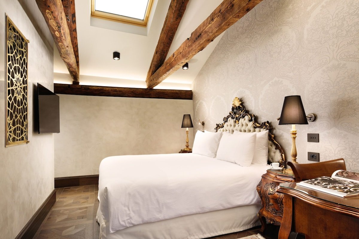 2-Bedroom Theodora gallery image 2