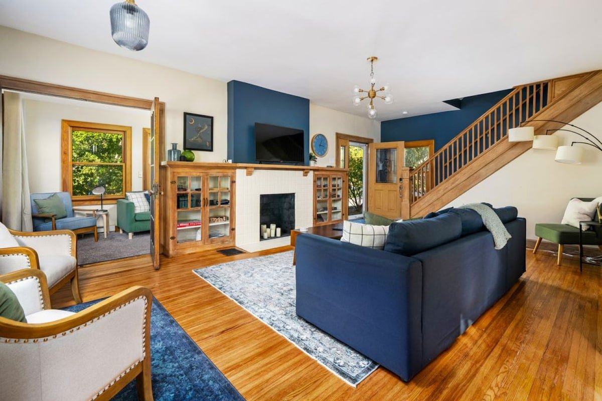 Classic Home near Ravine and OSU with 2 Car Garage gallery image 3