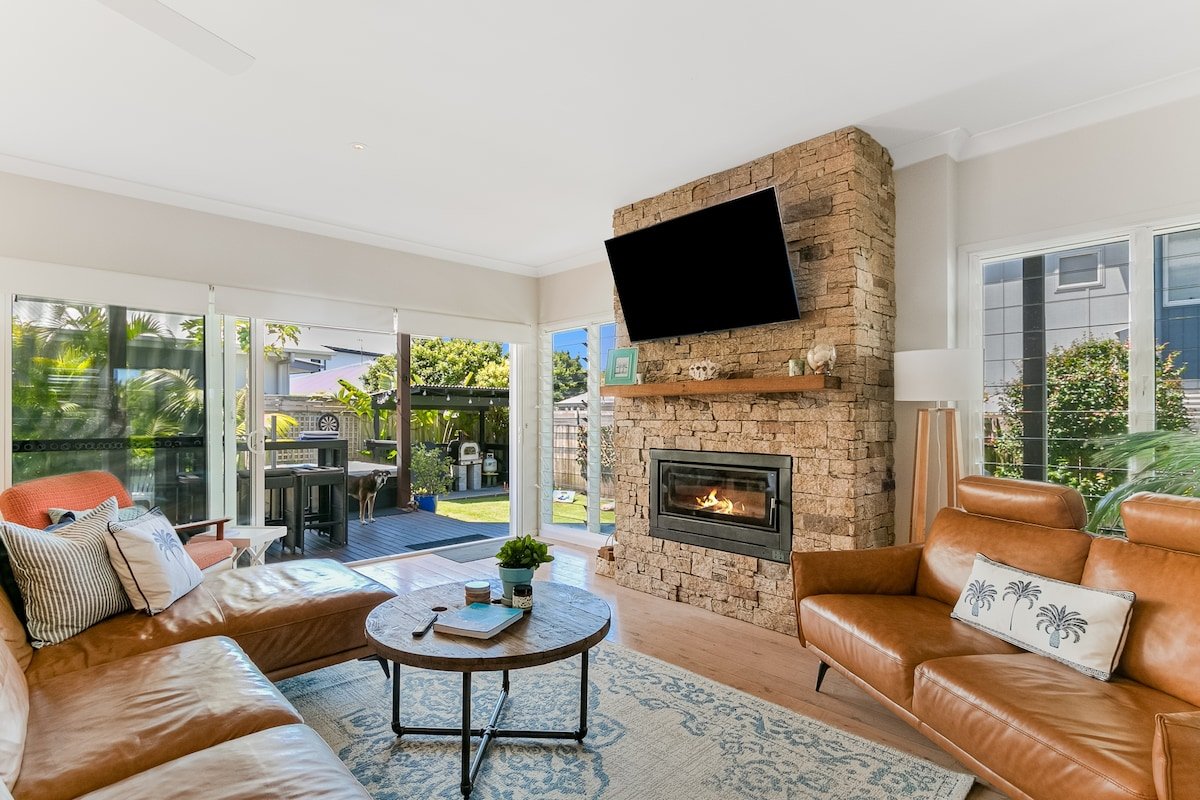 Cosy Coastal Charm – Cute Beach House by uHoliday gallery image 4