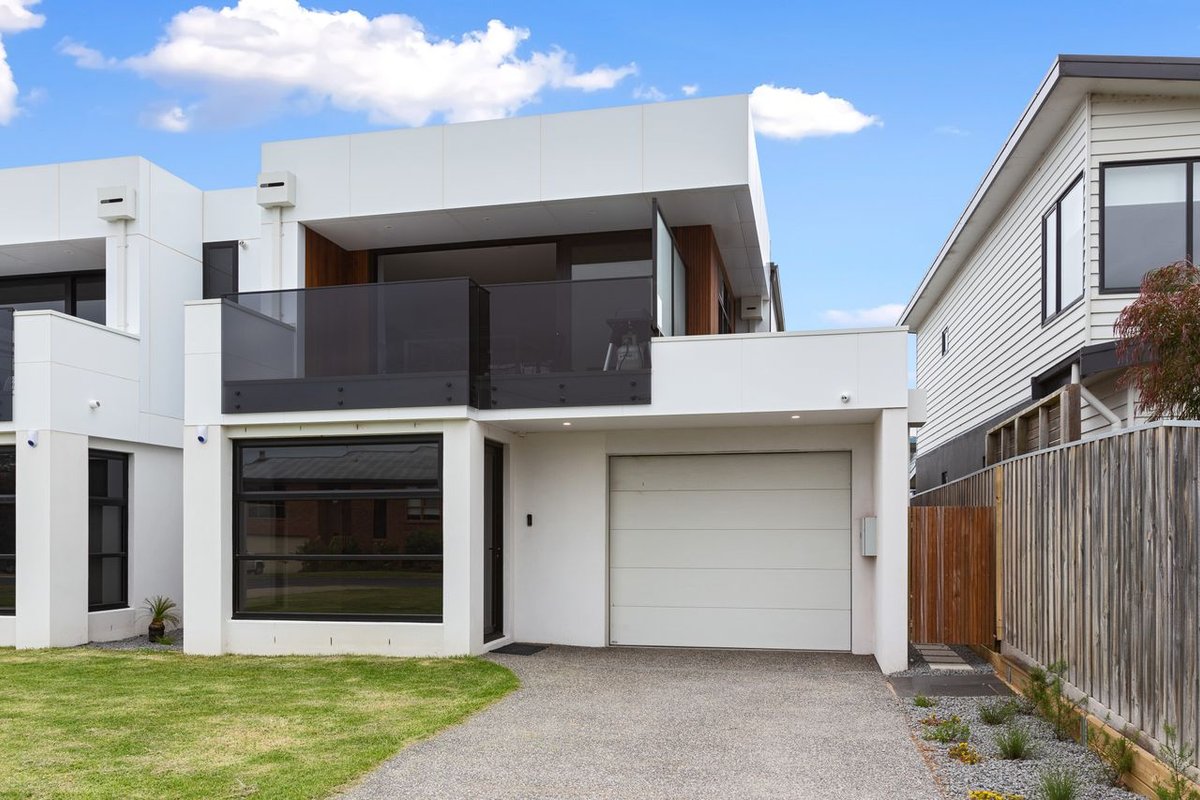 Luxurious 4 Bed Room Holiday House,with ocean view