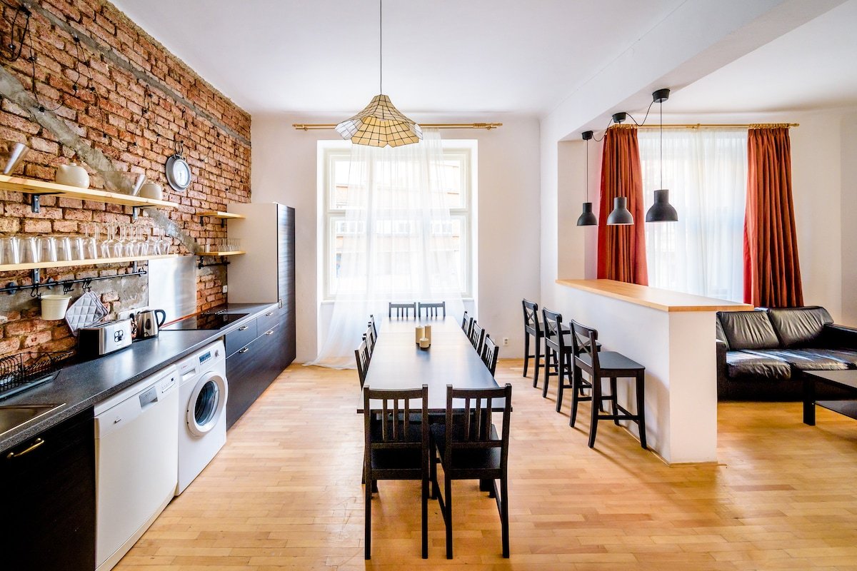 4BR+2.5BATH Amazing HARRY POTTER’S apt at OLD TOWN gallery image 3