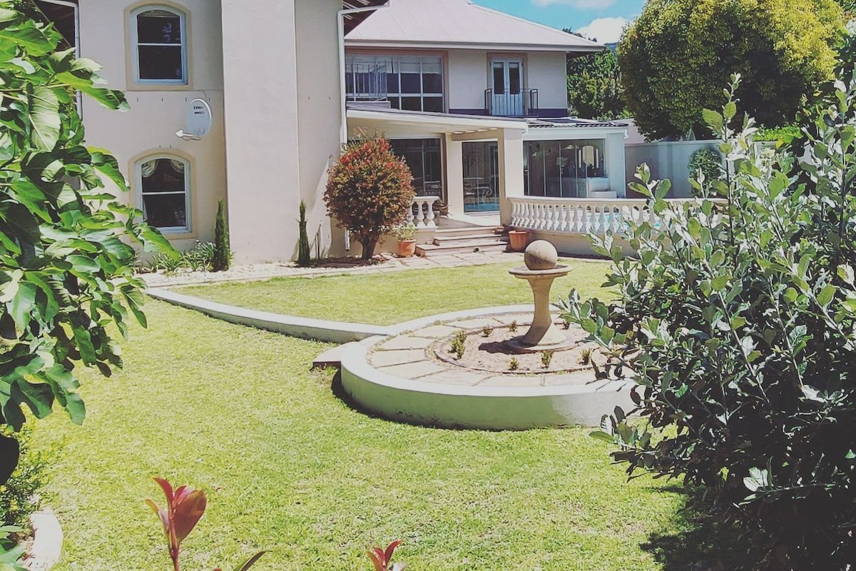 5 bedroom House & Shared Pool gallery image 3