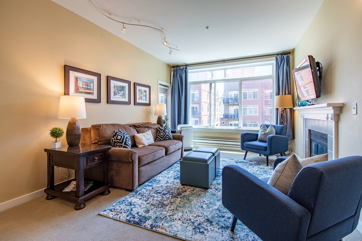 Brilliant 2 Bedroom 2 Bath Home in Seattle!⁶ gallery image 5