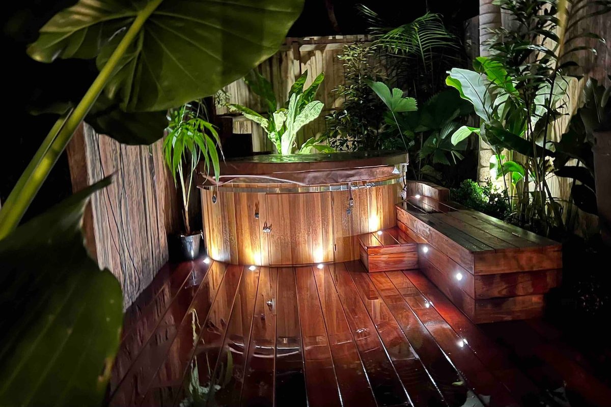 Beach Jungle: Pool & Hot Tub in Seaside Oasis gallery image 5