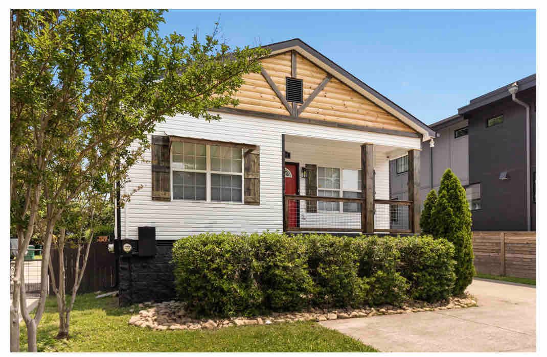 A Downtown Great GetAway! gallery image 3