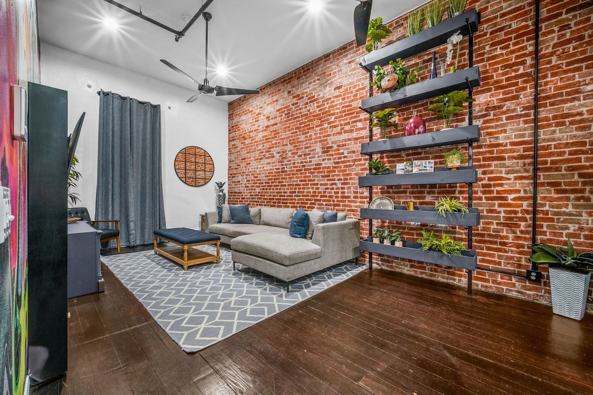 4 separate units in same building all connected gallery image 2