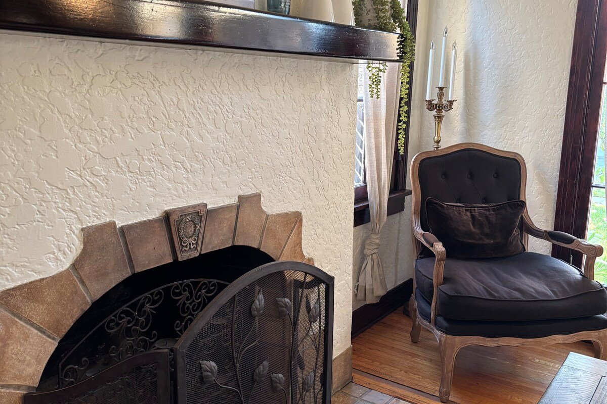 Glendale Spacious Character Home In Prime Location gallery image 5