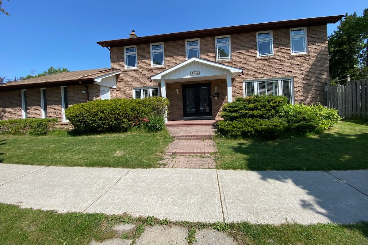 Lovely house in a nice safe community gallery image 3