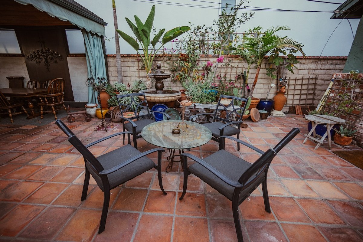 Venice Beach House walk to Abbott Kinney & Beach gallery image 5