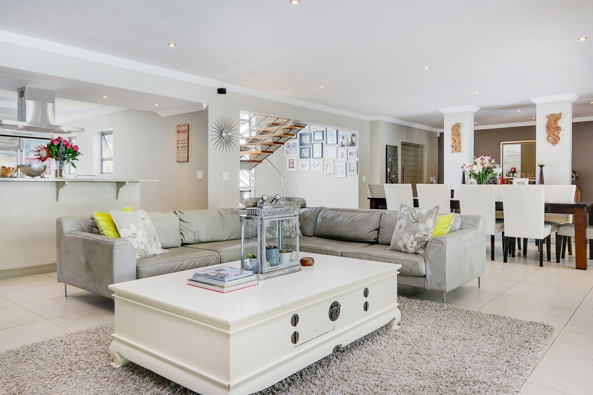 Upper Constantia 5-Bed Family Retreat gallery image 5