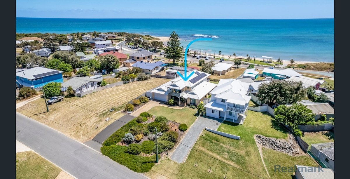 Stunning Falcon beach house with epic ocean views gallery image 5