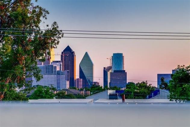 Rooftop Deck w/Downtown Views, 4 Bedroom furnished gallery image 3