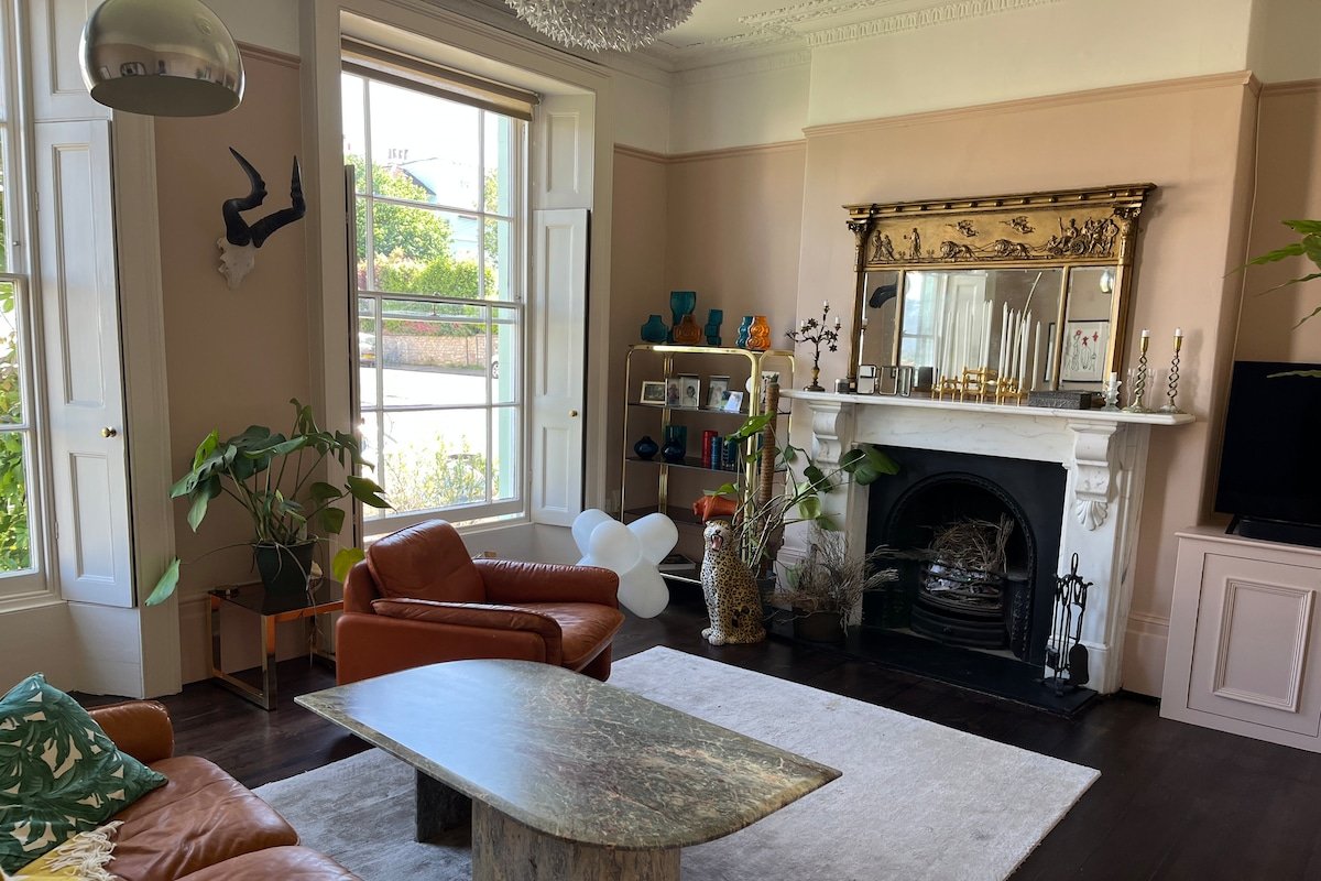 Stylish 3/4 Bed Home In Bristol’s Coolest Quarter gallery image 2