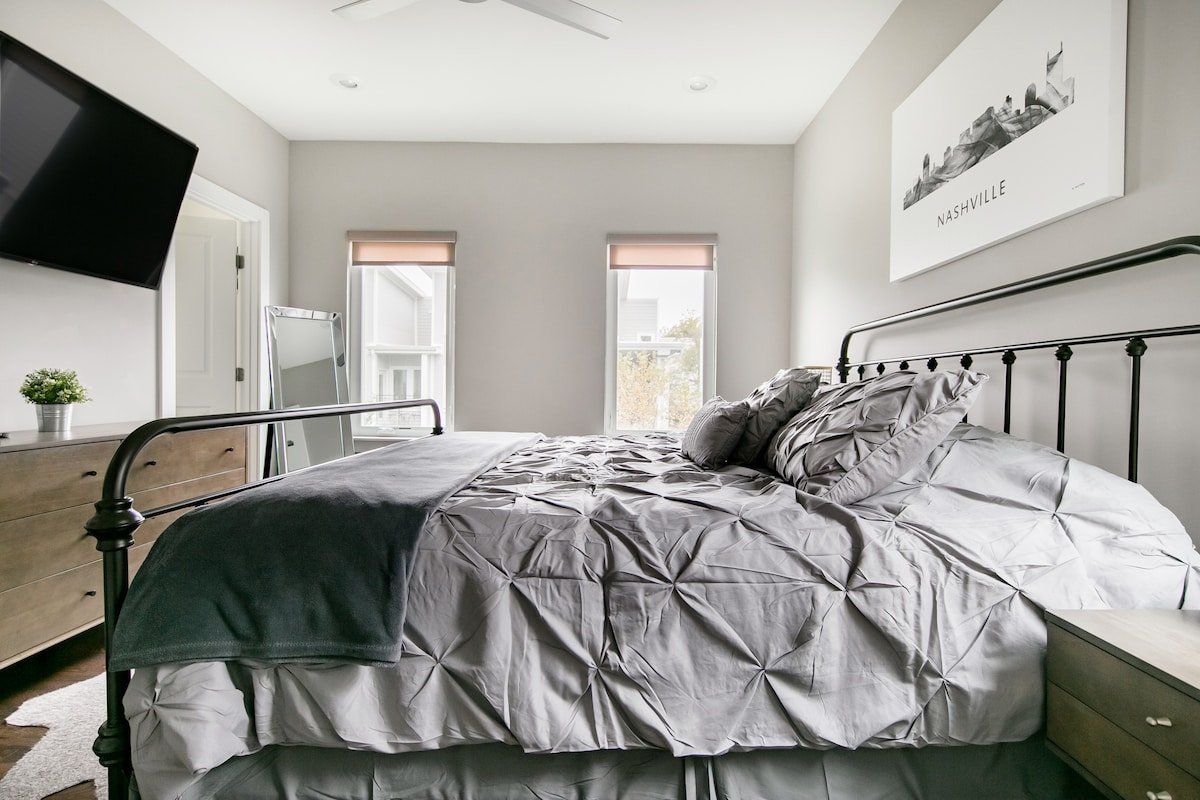 Head to the Bridgestone Arena from a New Townhouse gallery image 5