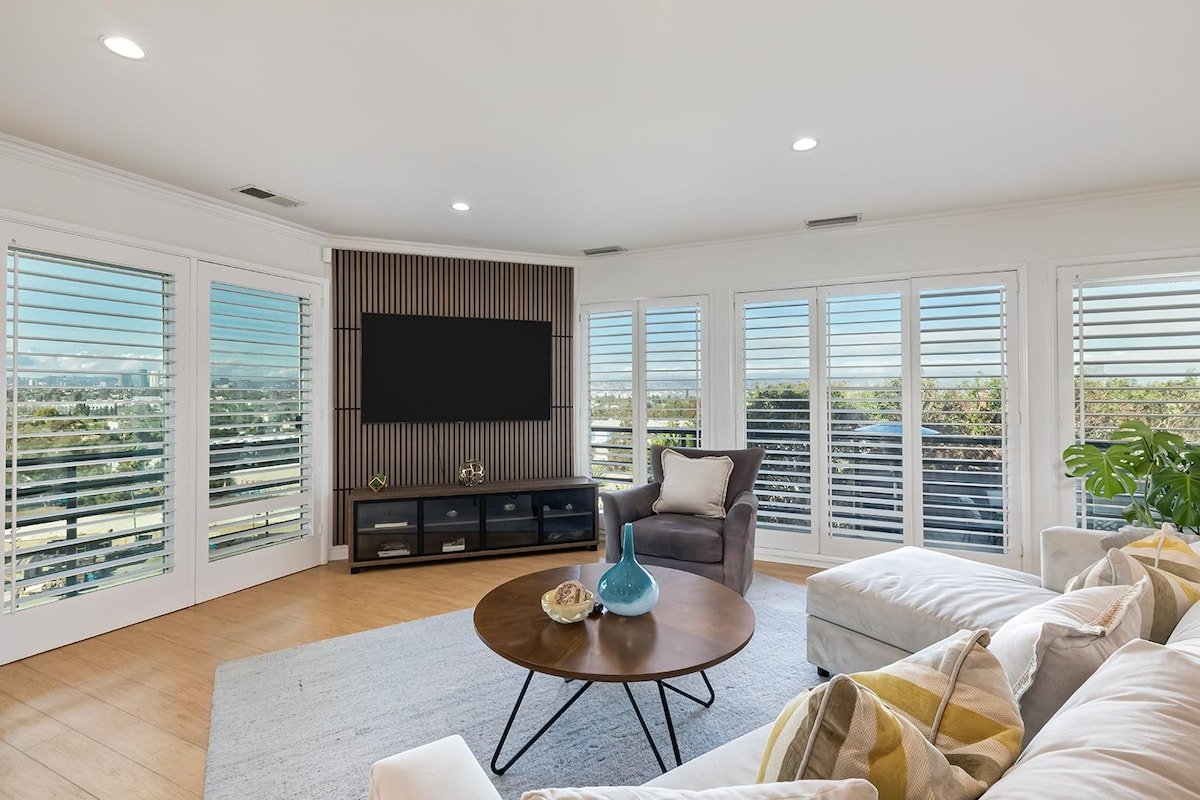 3Bd with Amazing City Views! gallery image 2