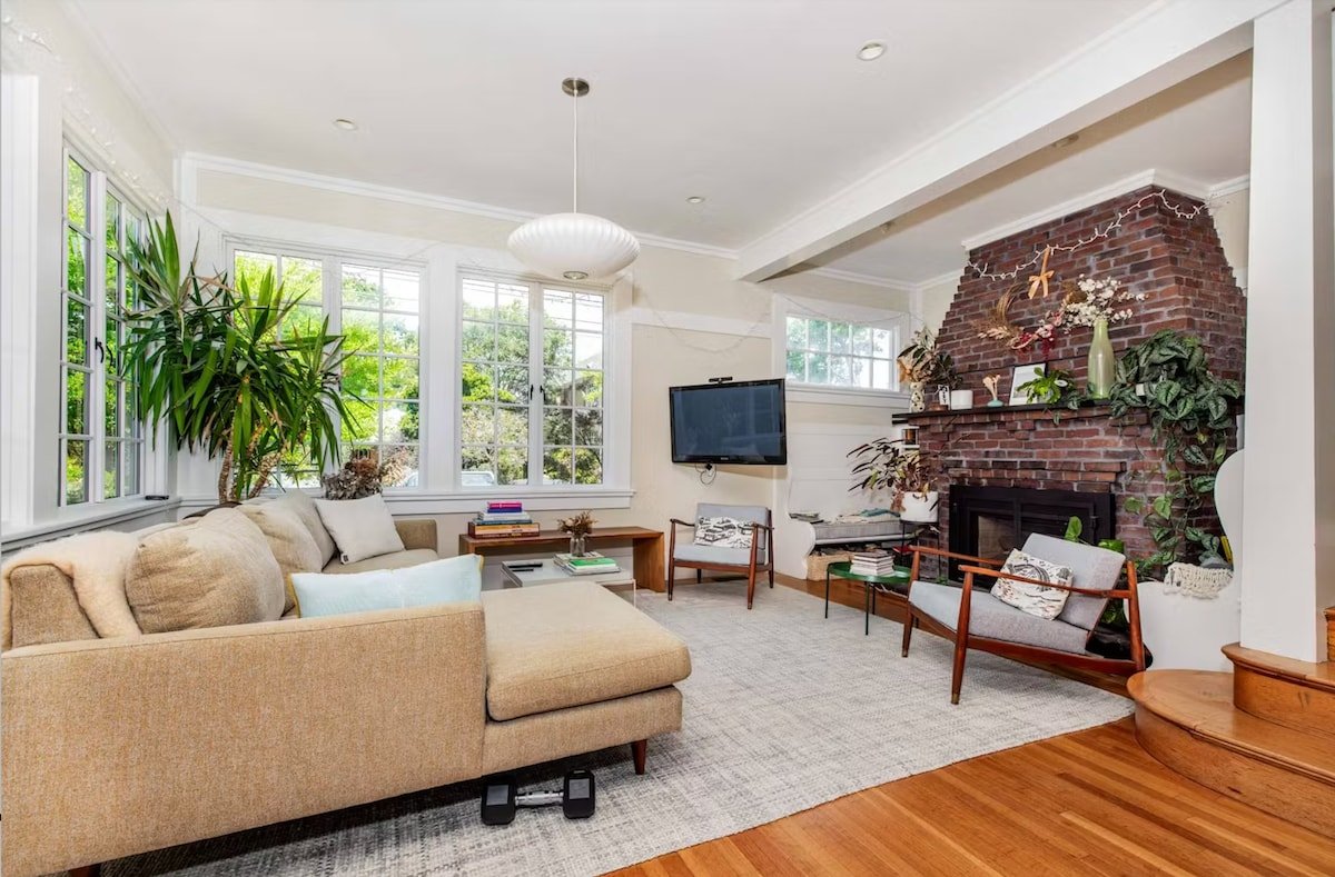 Modern Craftsman 3 Bedroom Home w/ Teak Hot Tub gallery image 3