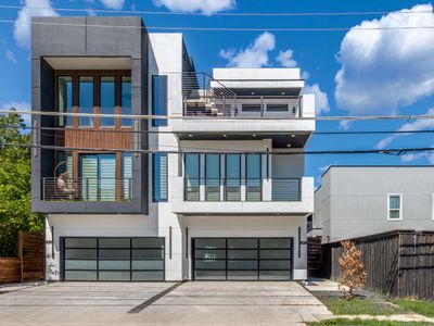 Newly Built 4 BR 4 Bath Home W/ Rooftop + Grill!