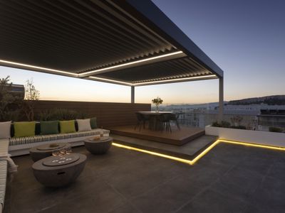 Stunning Penthouse With Spectacular Vistas!