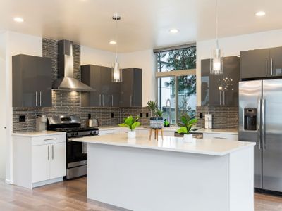 Luxe 3Bdr Home | Parking | Roof Oasis | City Views