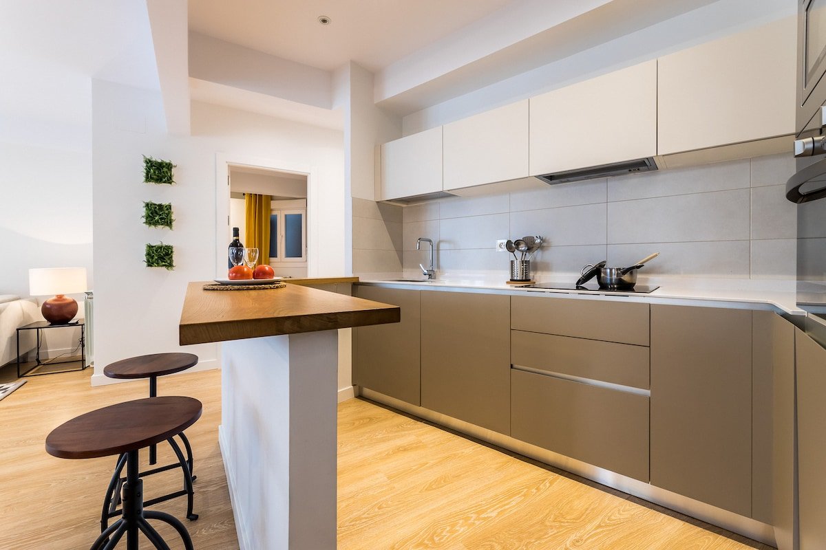 Marina Suite: 1 min from La Concha Beach gallery image 5