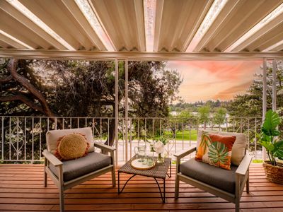 3b2b Modern Unit w/ Stunning Green Lake View