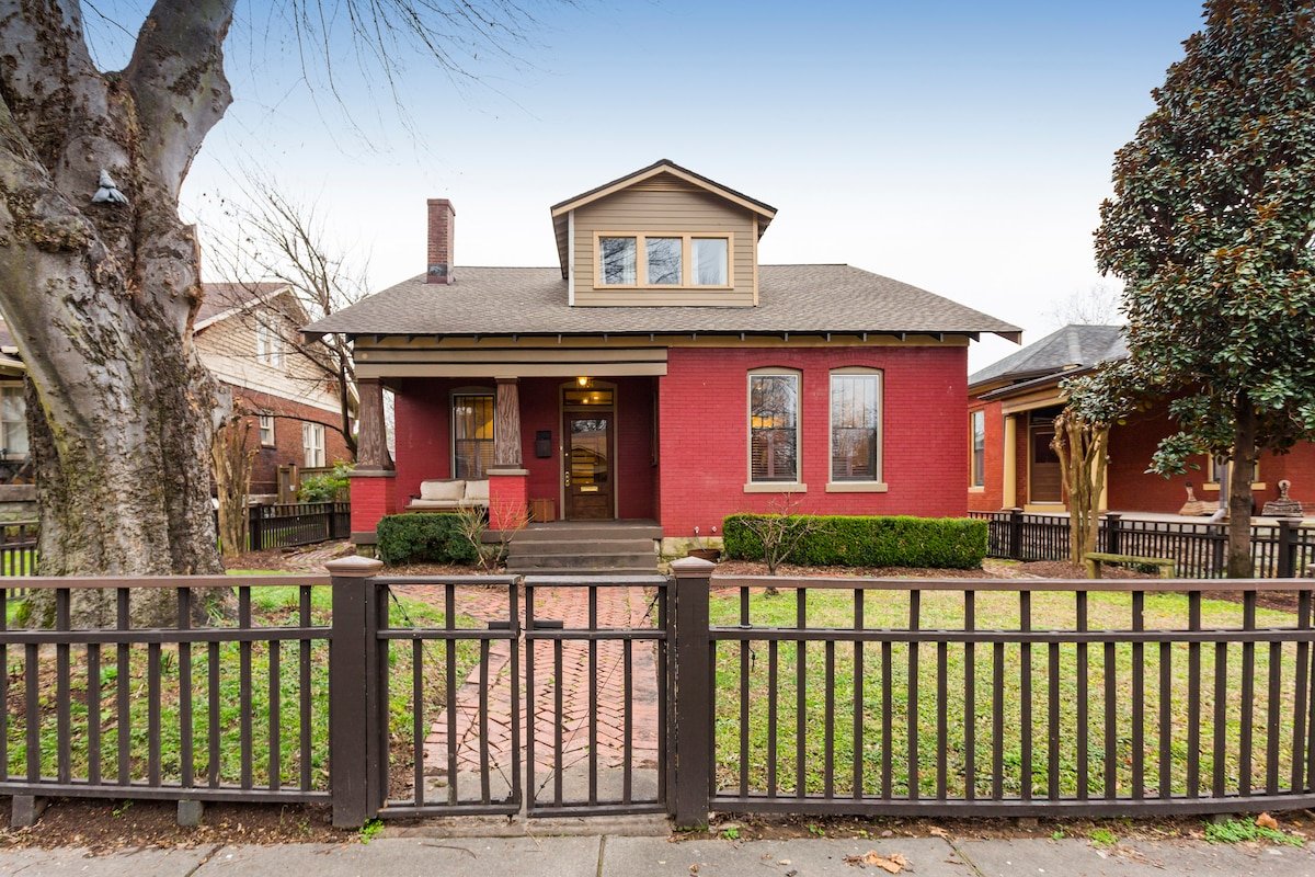 4 bedroom Near Downtown Luxury walk to everything! gallery image 2