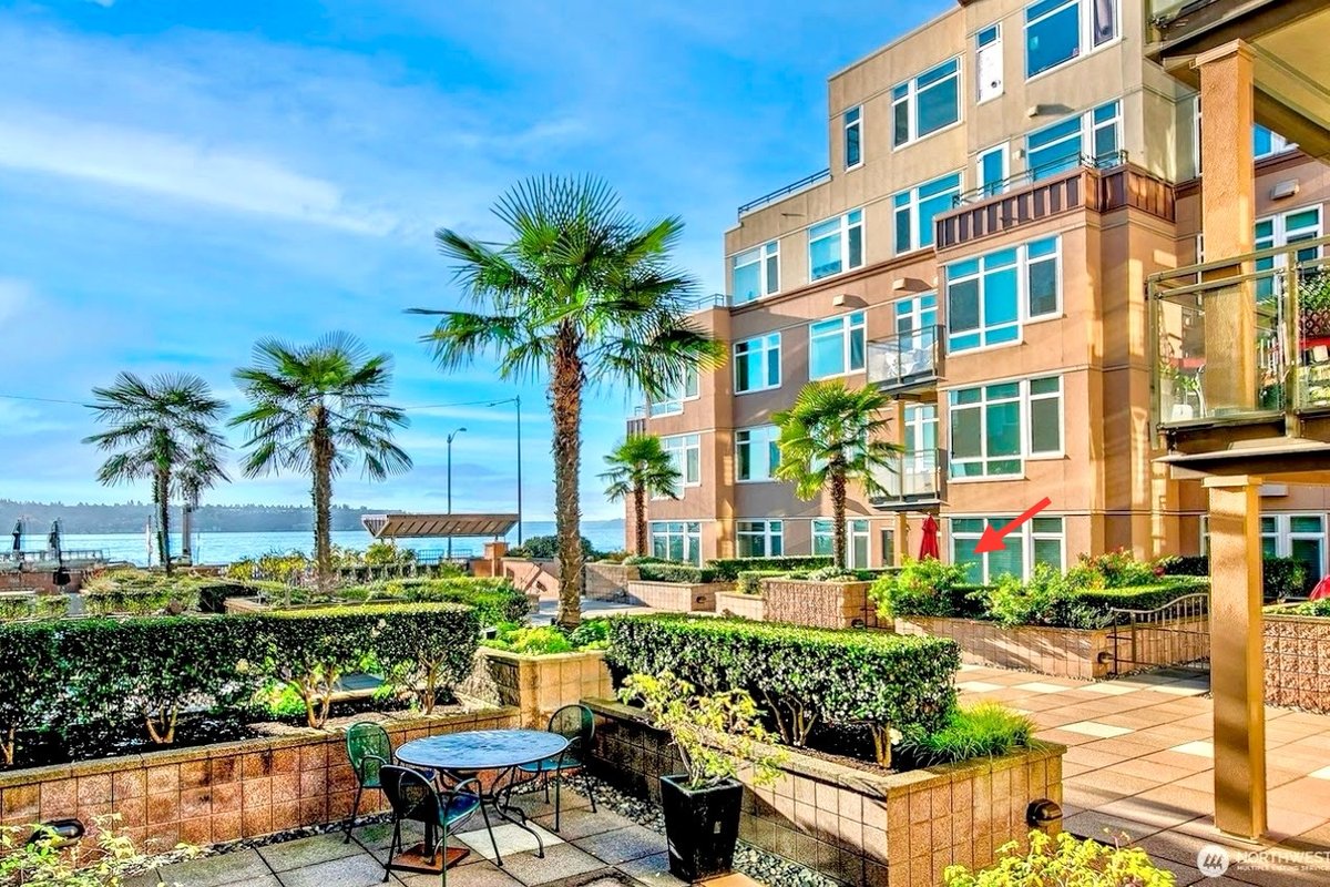 Seattle Waterfront Retreat