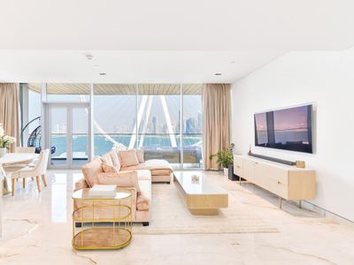 Contemporary & Spacious 2 BR in Bluewaters Island