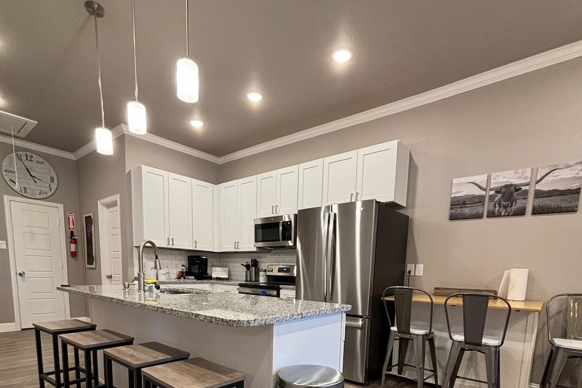 Home 180 steps from Stockyards gallery image 5