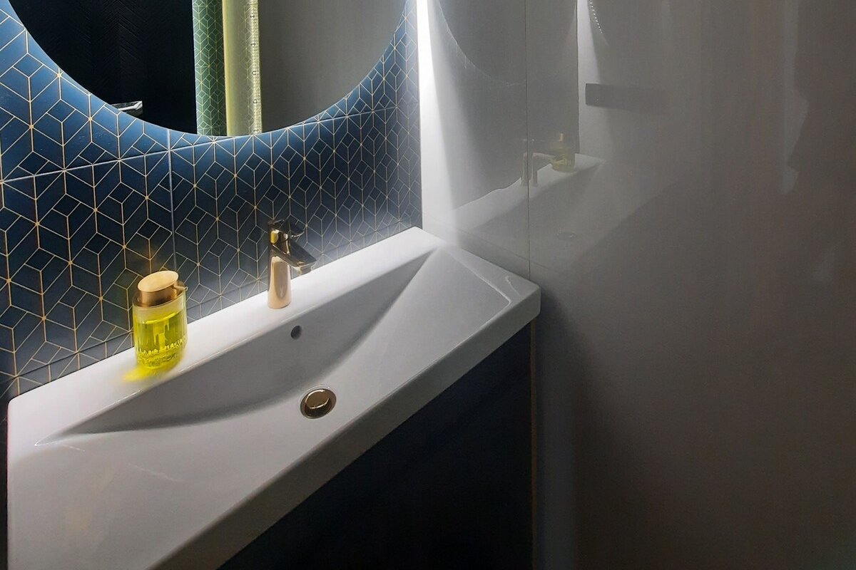 House with a terrace, hot tub, parking & backyard gallery image 3