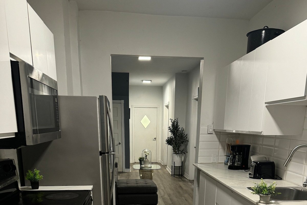 Cozy 3 Bedroom Home Near Downtown! gallery image 2