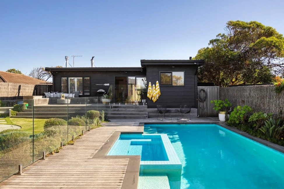 *Quay*Walk to beach Gas Heated Pool Spa Trampoline gallery image 3