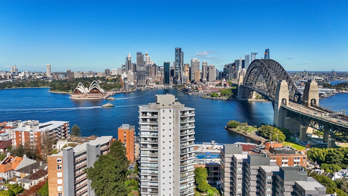 Sydney Harbour Penthouse with World-class views gallery image 3