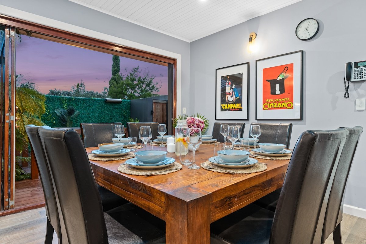 Private, modern and warm family home. gallery image 2