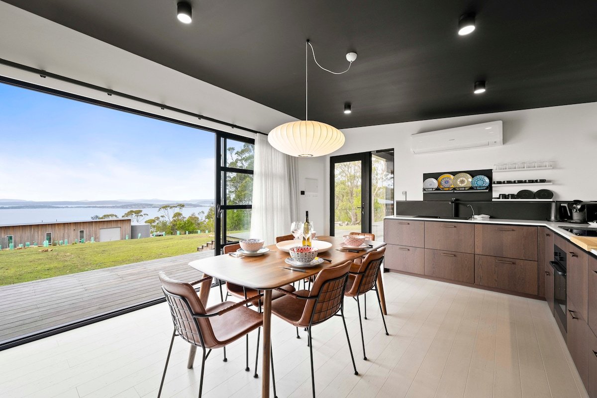 The Outlook on Mount Louis – 2 Bedrooms gallery image 2